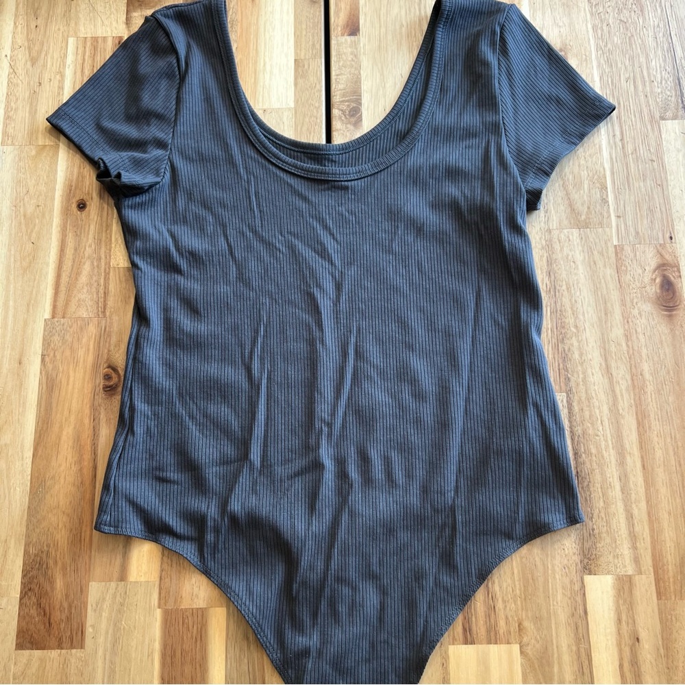 American Eagle Black Ribbed Short Sleeve Bodysuit Women’s Size Large